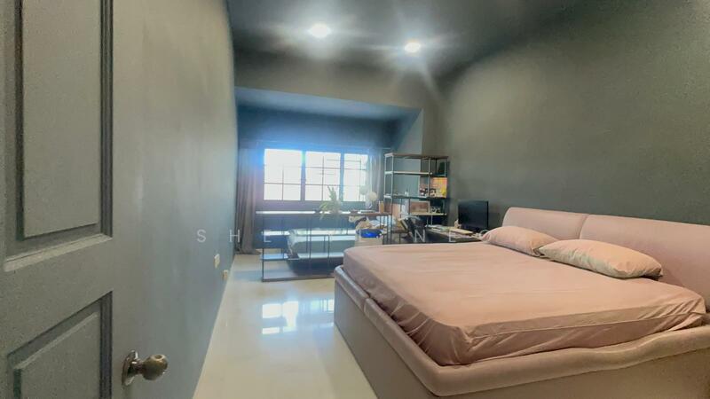 For Sale - Semi D in district 18 Rare 999yrs seafront resort home living grab now !