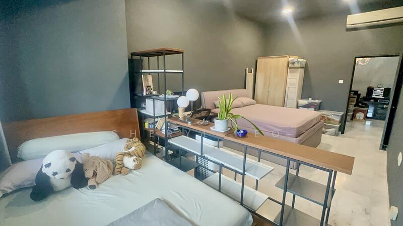 For Sale - Semi D in district 18 Rare 999yrs seafront resort home living grab now !