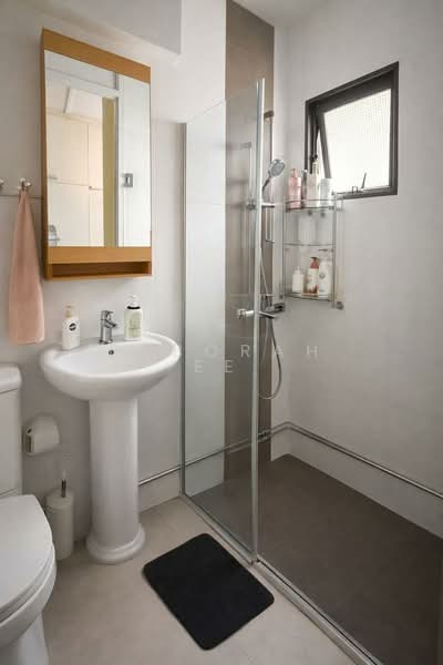 114 Lengkong Tiga, 114 Lengkong Tiga, 4 Bedrooms, 1,399 sqft, HDB Flat For Sale, by Deborah Ee, 60164237 - Common Toilet - PropertyGuru.com.sg