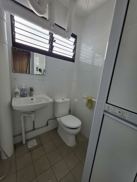 402 Woodlands Street 41, 402 Woodlands Street 41, Room Rental, 150 sqft, HDB Flat For Rent, by SHARINA ., 60164303 - Bathroom - PropertyGuru.com.sg