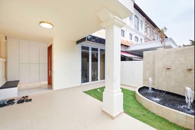 For Sale - Loyang Villas