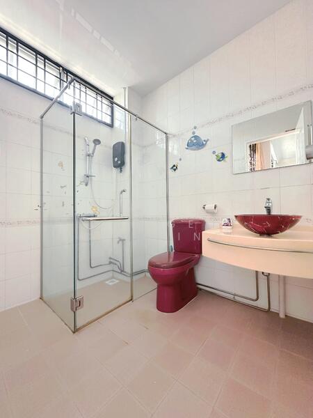 7 Harvey crescent, 7 Harvey crescent, Room Rental, 200 sqft, Corner Terrace For Rent, by David, 60164464 - Bathroom - PropertyGuru.com.sg