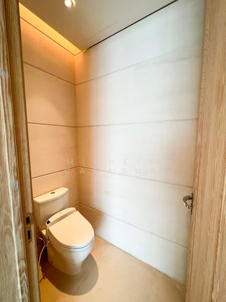 The Ritz-Carlton Residences, 65 Cairnhill Road, 3 Bedrooms, 2,831 sqft, Condominium For Sale, by Michele Cabasug, 60164468 - Bathroom - PropertyGuru.com.sg