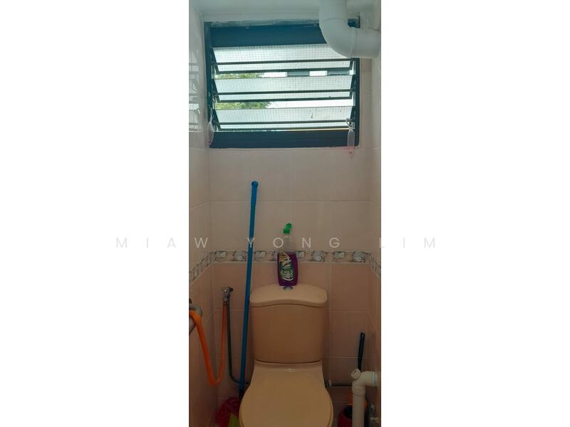 3 Bedok South Avenue 1, 3 Bedok South Avenue 1, 2 Bedrooms, 635 sqft, HDB Flat For Rent, by Miaw Yong Lim, 60164593 - Bathroom - PropertyGuru.com.sg