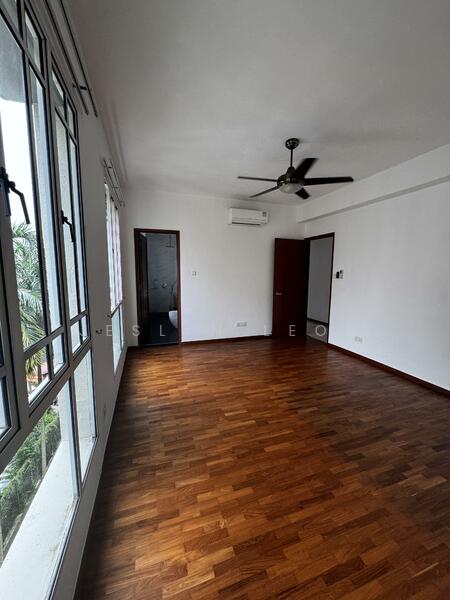 spacious master bedroom 