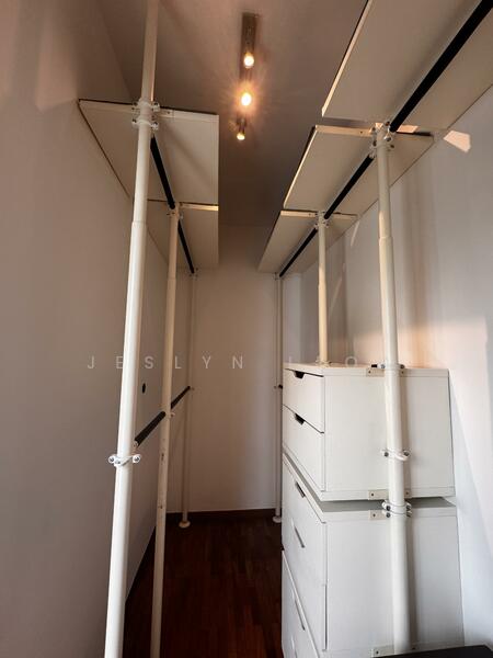 Master bedroom walk-in wardrobe 
