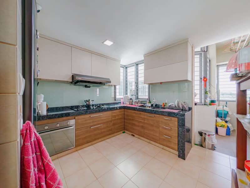 The Madeira, 56 Bukit Batok Street 31, 4 Bedrooms, 2,928 sqft, Condominium For Sale, by Shan Yap, 60164634 - Kitchen - PropertyGuru.com.sg