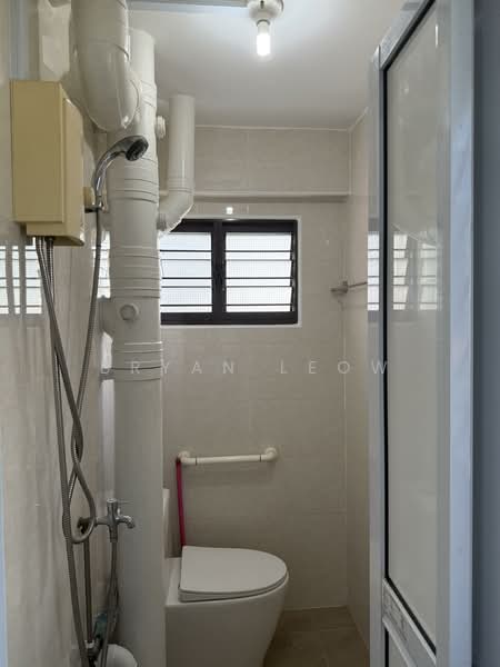 435 Bukit Panjang Ring Road, 435 Bukit Panjang Ring Road, 3 Bedrooms, 904 sqft, HDB Flat For Sale, by Bryan Leow, 60164681 - Bathroom - PropertyGuru.com.sg