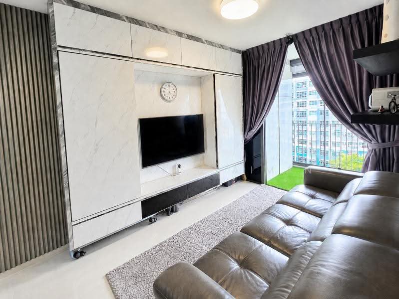 The Wisteria, 590 Yishun Ring Road, Sembawang / Yishun, 3 Bedrooms, 969 sqft, Condominium For Sale, by Azhar Sulaiman, 60165025 - Living Room - PropertyGuru.com.sg