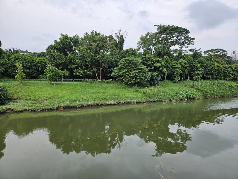 10-min stroll to River View