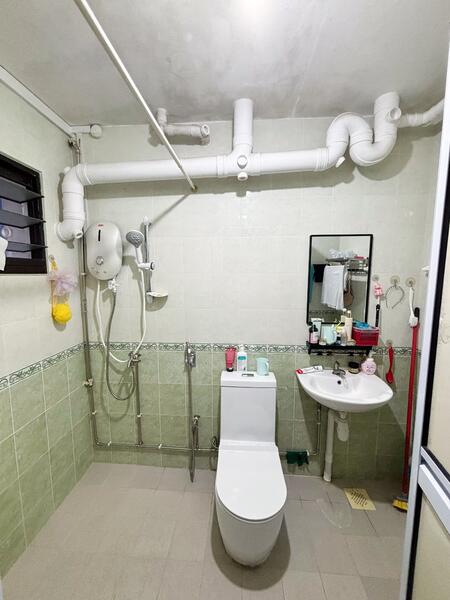 Master bedroom toilet 
