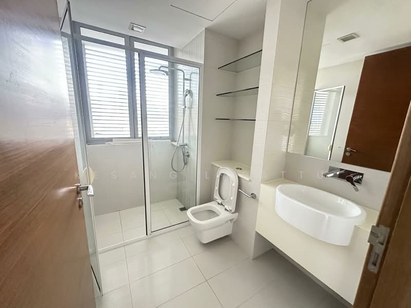 The Wharf Residence, 7 Tong Watt Road, 2 Bedrooms, 1,066 sqft, Condominium For Rent, by Kesang Labattu, 60165454 - Common Bathroom - PropertyGuru.com.sg
