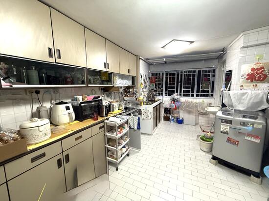 205 Clementi Avenue HDB Flat For Sale at S$ 600,000