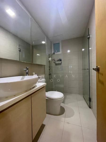 The Tampines Trilliant, 27 Tampines Central 7, Pasir Ris / Tampines, Room Rental, 300 sqft, Executive Condominium For Rent, by Low Kian Hoo, 60165540 - Bathroom - PropertyGuru.com.sg
