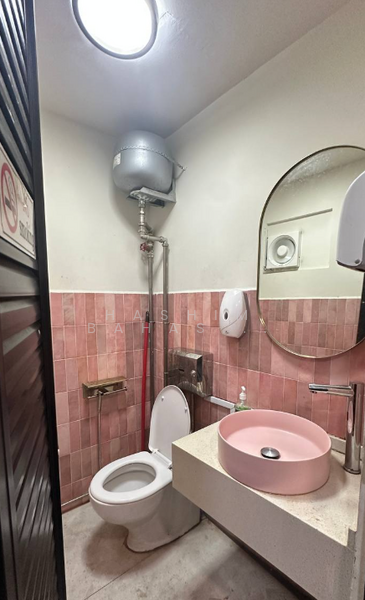 Haji Lane, Haji Lane, 1,250 sqft, Food & Beverage For Rent, by Hashim Bahashwan, 60165652 - Bathroom Level 2 - CommercialGuru.com.sg