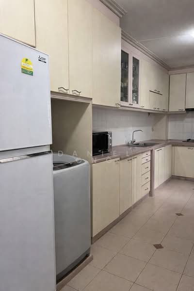 463 Pasir Ris Street 41 HDB Flat For Sale at S$ 880,000 | PropertyGuru Singapore - Kitchen