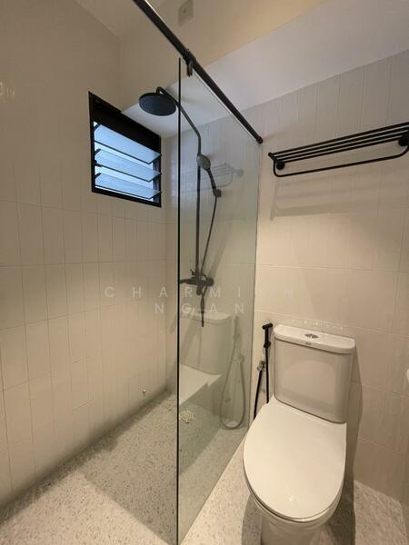 Master room bathroom