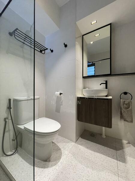 Master room bathroom