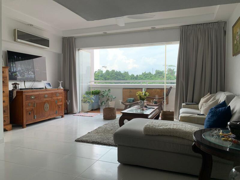 Living Room / Balcony