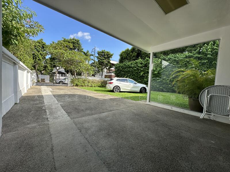 Spacious Driveway to park multiple cars