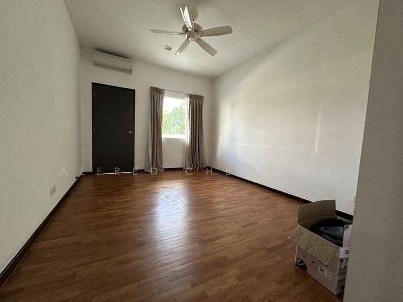 Bedroom 4 with Balcony