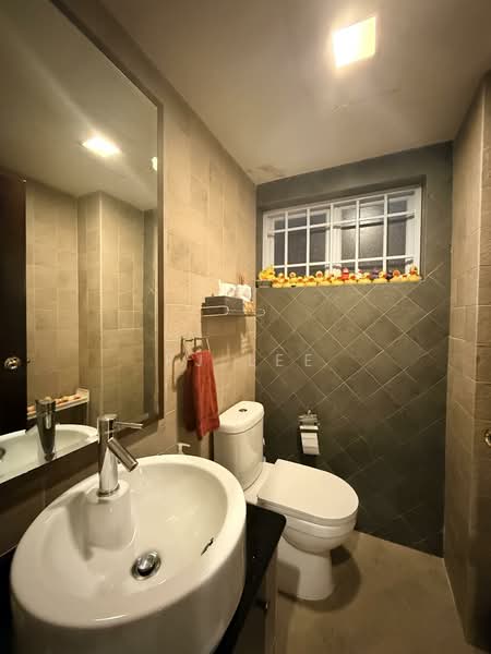 Island View, , 4 Bedrooms, 3,423 sqft, Condominium For Sale, by PJ Lee, 60165996 - Bathroom - PropertyGuru.com.sg