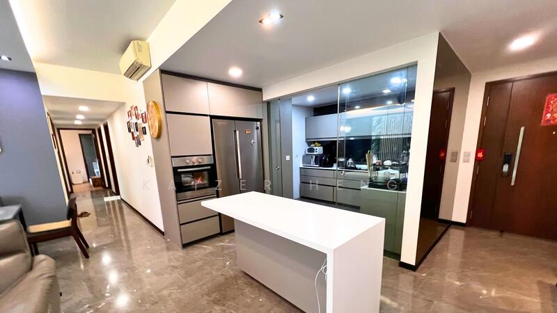 Dry Kitchen/ Island