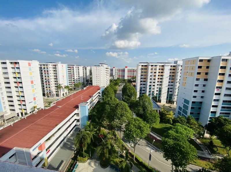 160 Yishun Street 11, 160 Yishun Street 11, 2 Bedrooms, 720 sqft, HDB Flat For Sale, by Josephine LOH, 60166113 - High floor unblock very windy - PropertyGuru.com.sg