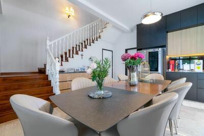 For Sale - ⭐️⭐️LANDED7772@ Like New 3 Corner Terrace with Pool. Unique location