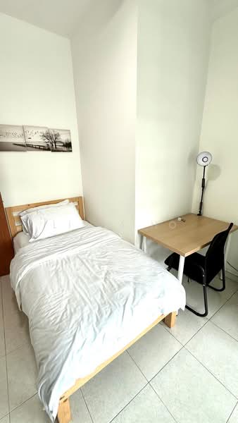 Villa De West, 385 Pasir Panjang Road, Room Rental, 100 sqft, Condominium For Rent, by Linda Ho, 60166293 - Bedroom - PropertyGuru.com.sg