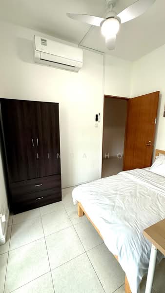 Villa De West, 385 Pasir Panjang Road, Room Rental, 100 sqft, Condominium For Rent, by Linda Ho, 60166293 - Bedroom - PropertyGuru.com.sg