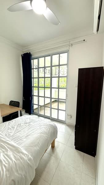 Villa De West, 385 Pasir Panjang Road, Room Rental, 100 sqft, Condominium For Rent, by Linda Ho, 60166293 - Bedroom - PropertyGuru.com.sg