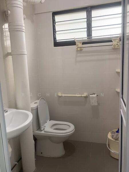 218 Serangoon Avenue 4, 218 Serangoon Avenue 4, Hougang / Punggol / Sengkang, 2 Bedrooms, 689 sqft, HDB Flat For Rent, by Rachel Chen, 60166364 - Bathroom - PropertyGuru.com.sg