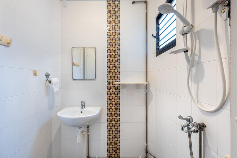 Unit 2 toilet 4