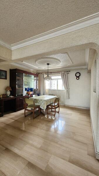 257 Tampines Street 21 HDB Flat For Sale at S$ 688,000 | PropertyGuru Singapore - Dining Room