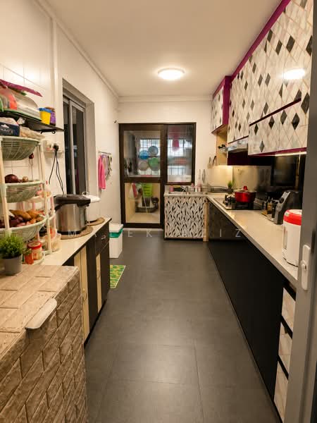 537 Woodlands Drive 16, 537 Woodlands Drive 16, 3 Bedrooms, 1,238 sqft, HDB Flat For Sale, by Malek Aziz, 60166731 - Kitchen - PropertyGuru.com.sg