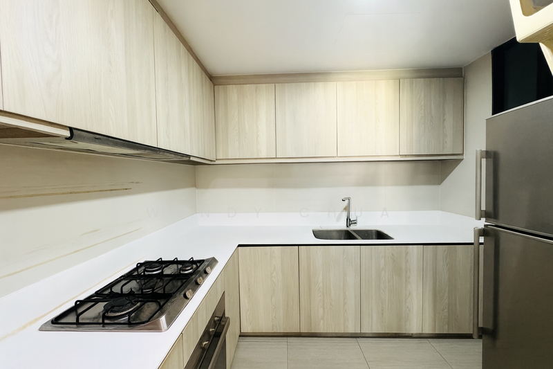 Kitchen with backyard