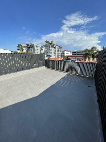 Outdoor roof area 
