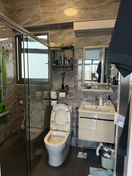 Master bedroom toilet