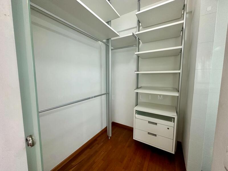 Walk in Wardrobe (Master Bedroom)