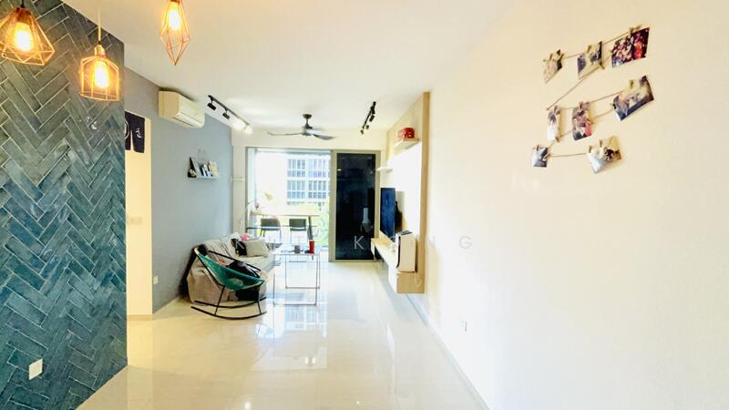 Spacious sitting room and dining room