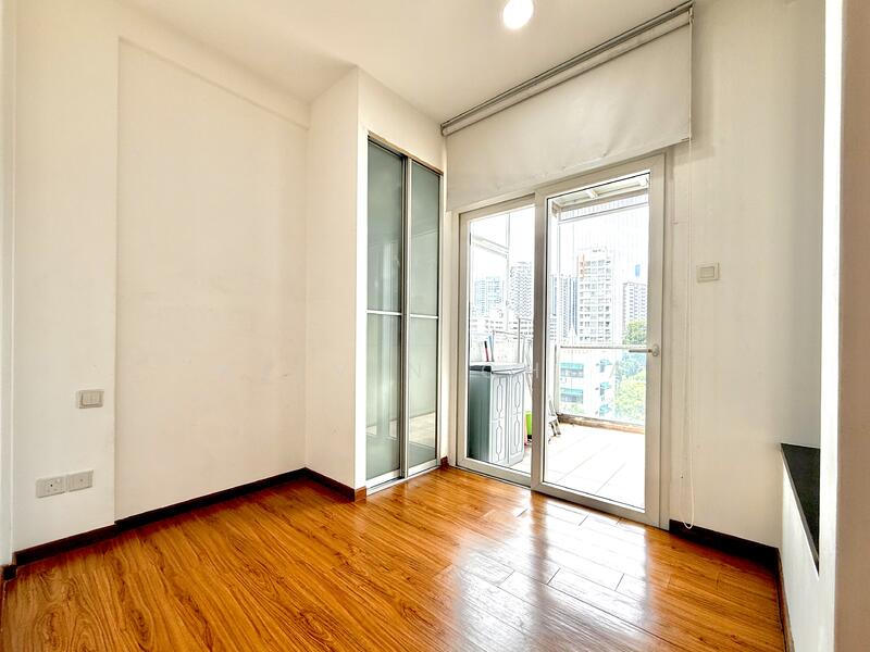 For Sale - Carlyx Green