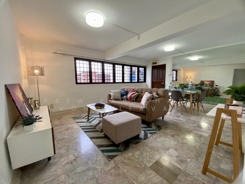 For Sale - 4 Holland Close