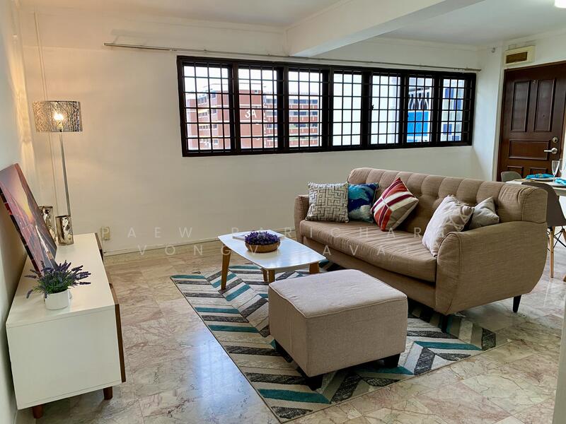 For Sale - 4 Holland Close