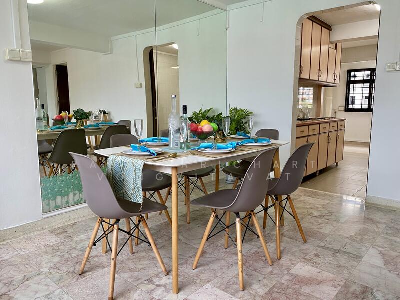 For Sale - 4 Holland Close