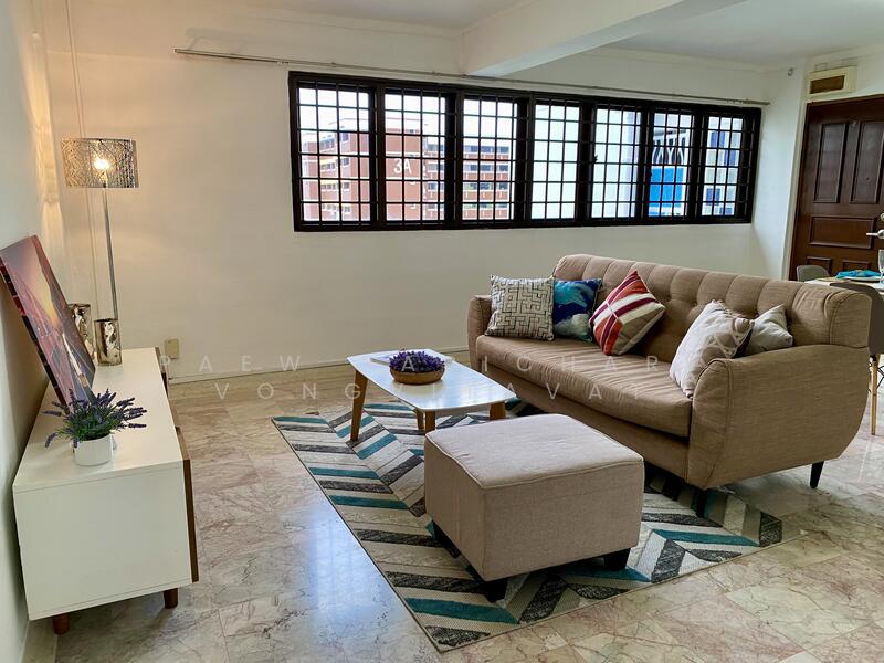 For Sale - 4 Holland Close