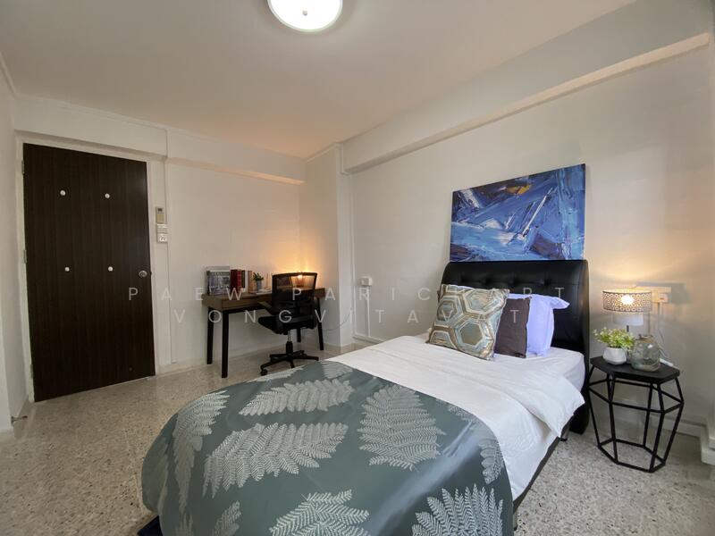 For Sale - 4 Holland Close