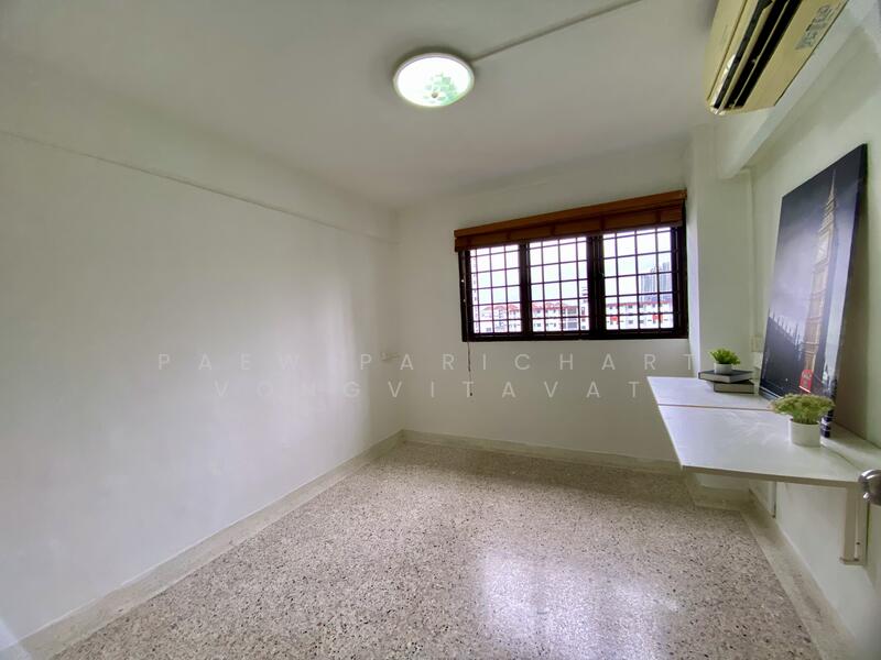 For Sale - 4 Holland Close