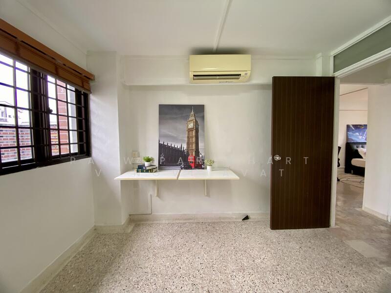 For Sale - 4 Holland Close