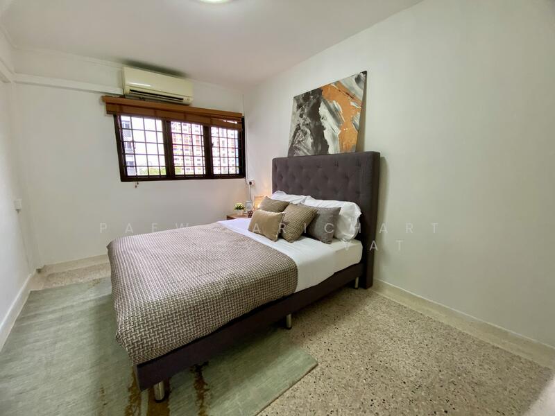 For Sale - 4 Holland Close